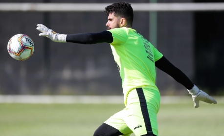 Goleiro despista sobre volta ao Vasco: 'No momento adequado, a gente conversa'