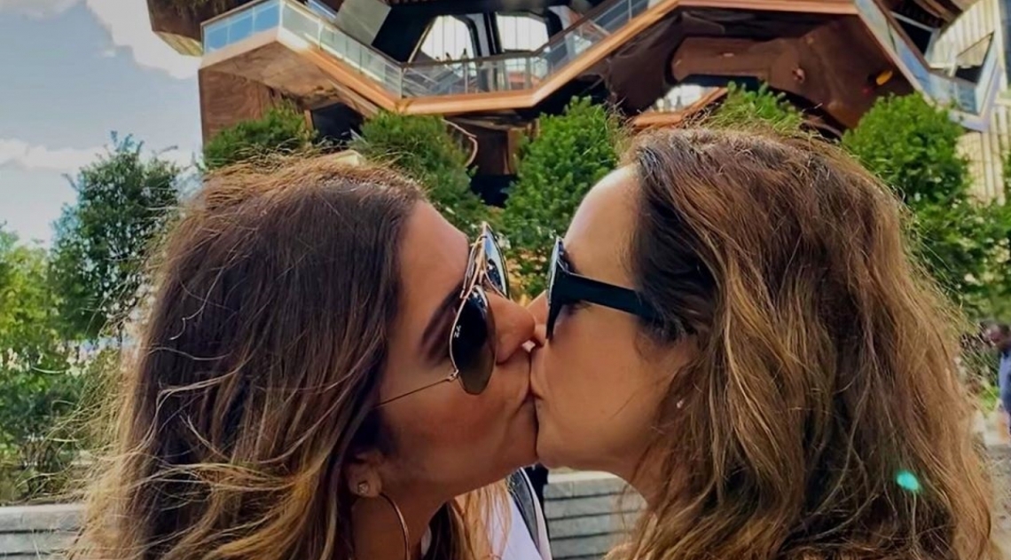 Malu Ver&ccedil;osa com a mulher, Daniela Mercury