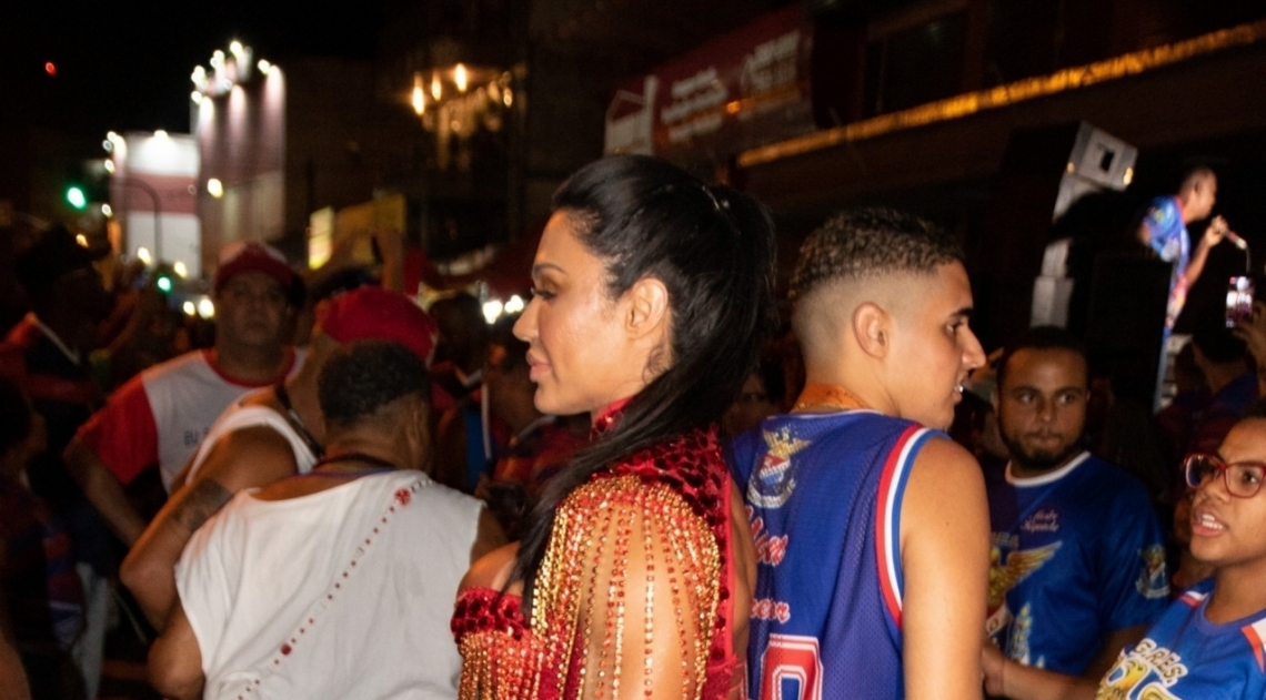 Gracyanne Barbosa no primeiro dia de ensaio de rua da Escola de Samba Uni&atilde;o da Ilha