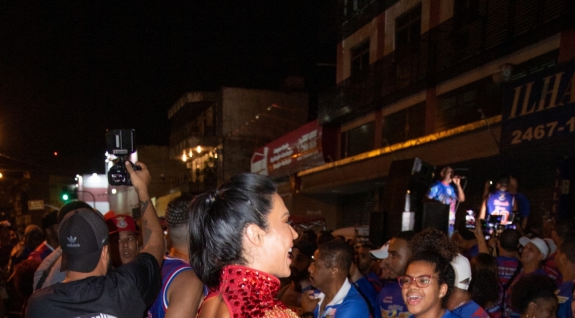 Gracyanne Barbosa no primeiro dia de ensaio de rua da Escola de Samba Uni&Atilde;&pound;o da Ilha
