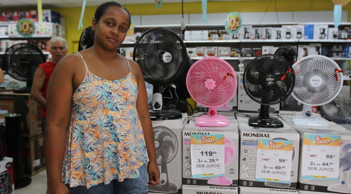 Rio de Janeiro 16/01/2020 - Dicas de compra de ventiladores. Na foto acima Tatiana da Silva Reis. Foto: Luciano Belford/Agência O Dia - Luciano Belford/Agência O Dia