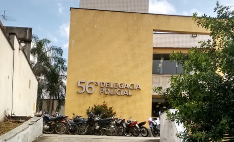 Polícia demite agentes por negociarem a liberação de miliciano com armamento pesado