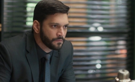 Armando Babaioff cobra posicionamento de influenciadores 