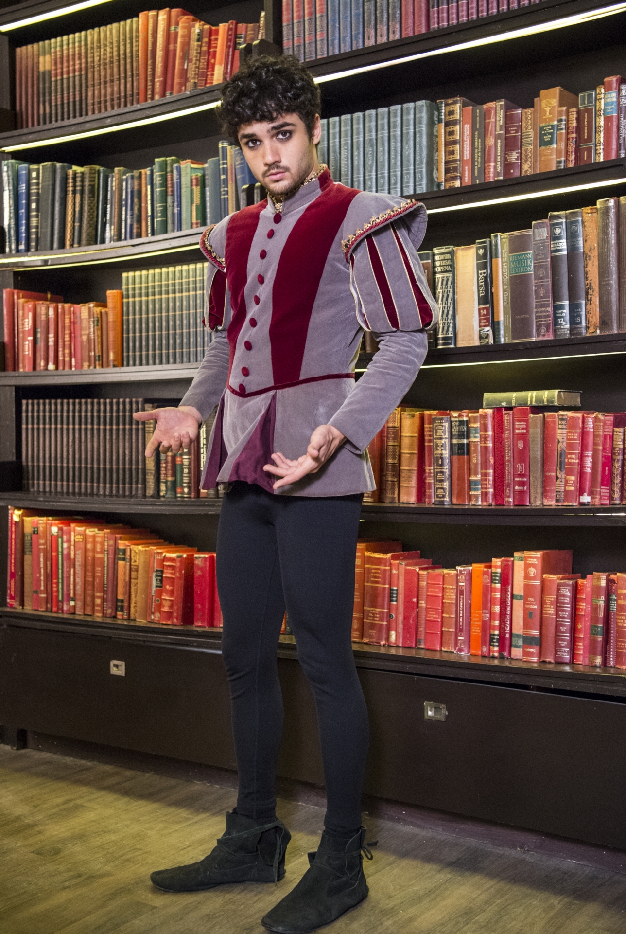 Gabriel Contente vira Romeu  - Divulgação TV Globo/Estevam Avellar