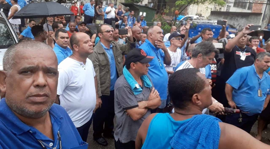 Funcionários estão em greve desta o início desta quinta-feira