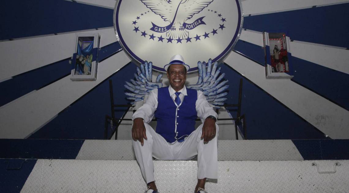 Além de ser um dos baluartes da Portela, Jeronymo cuida dos santos padroeiros da escola - fotos de Cléber Mendes