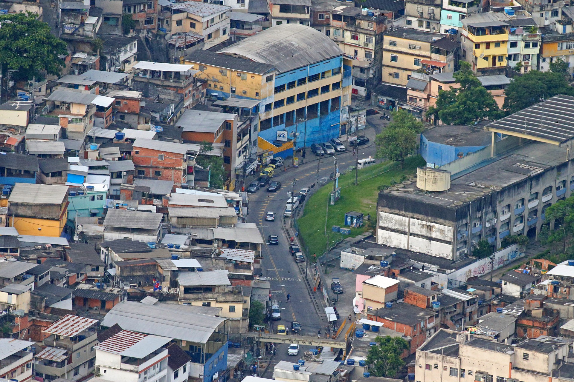 Policiais interceptam obra irregular&nbsp;feita a mando da mulher de Isa&iacute;as do 'Borel' 
