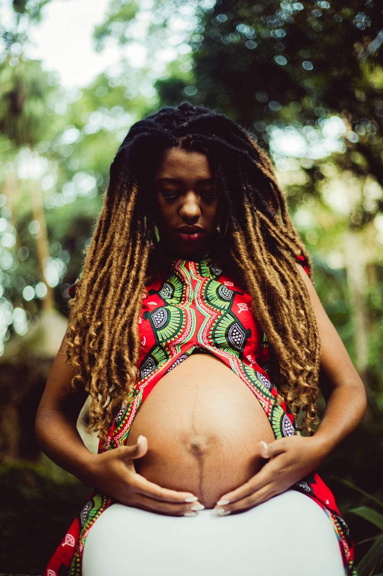 Cuidados com os cabelos crespos e cacheados no ver&atilde;o - a trancista Gabriela Azevedo

