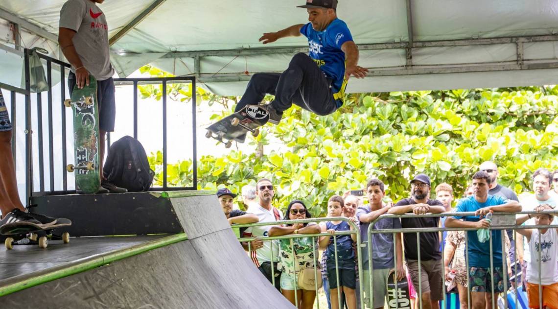 Mineirinho mostrou todo o seu talento na pista de skate montada na Praia Campista - Bruno Campos/Secom Macaé