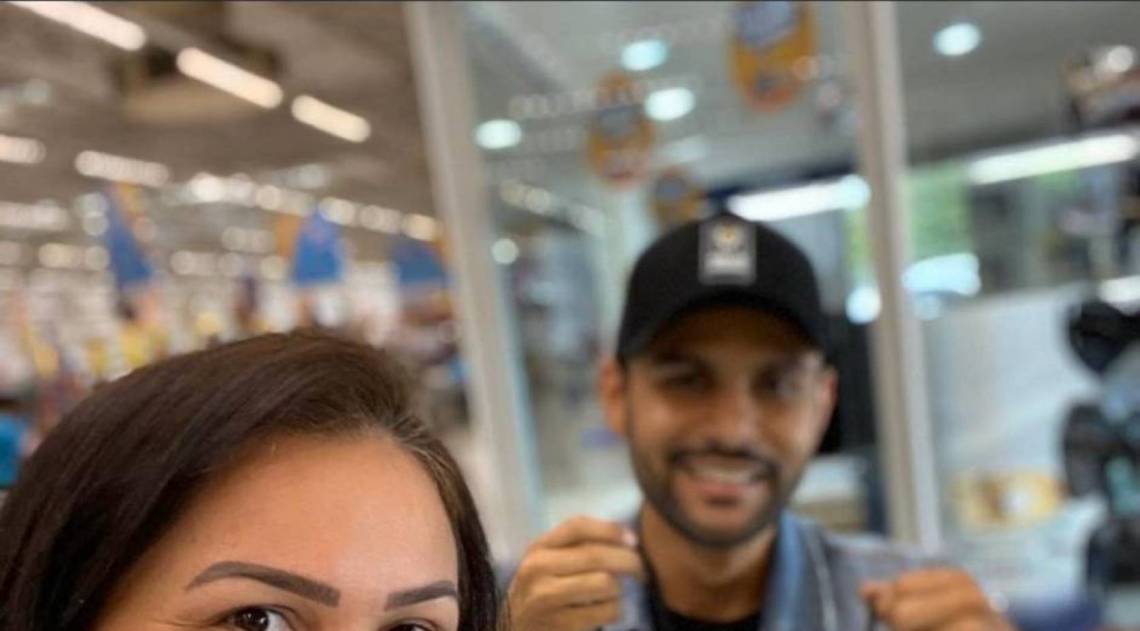 Thullio no momento da compra das alian&ccedil;as 