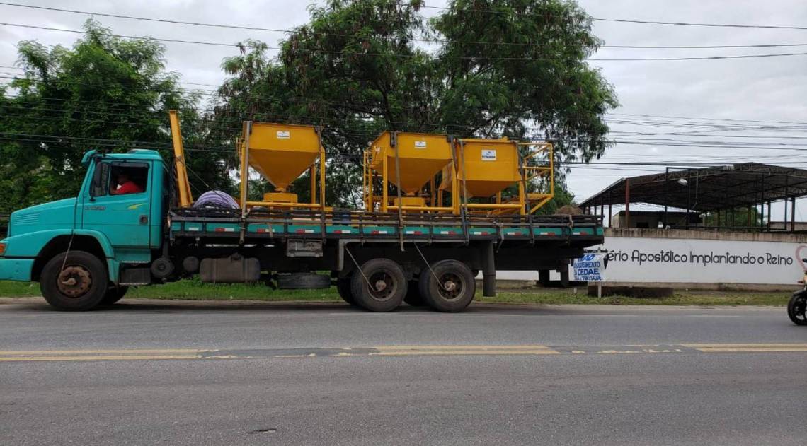 Últimos equipamentos já chegaram na Estação de Tratamento do Guandu da Cedae, que serão usados para o tratar com carvão ativado para combater geosmina - Divulgação