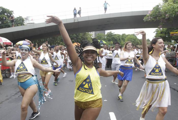 Integrantes do bloco 'Agytoê' fizeram, ontem, o primeiro teste do desfile em novo horário, percorrendo desde o Museu de Arte Moderna, no Aterro do Flamengo, até o Catete, na Zona Sul da cidade