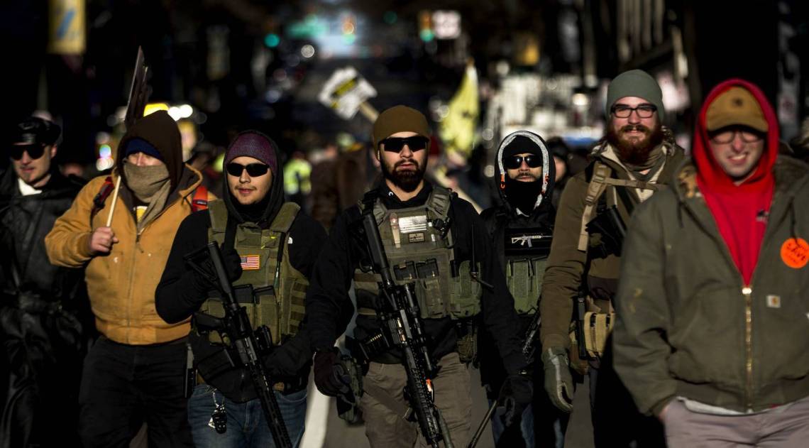 Defensores das armas participam de um comÃÂ­cio em Richmond, VirgÃÂ­nia - Zach Gibson/Getty Images/AFP