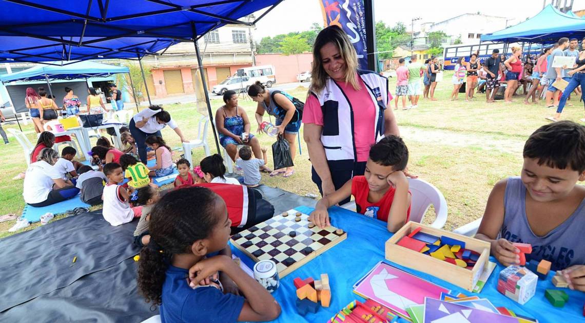 As crianças têm um local para brincar enquanto os adultos são atendidos
