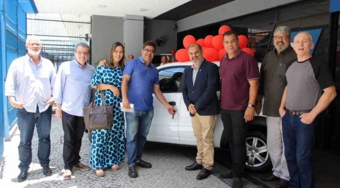 Na ocasião, foi entregue o carro sorteado na campanha Natal Premiado - Divulgação/CDL
