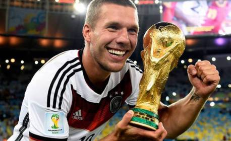 Fim de sonho! Podolski fecha com clube europeu e frustra equipe da Série A
