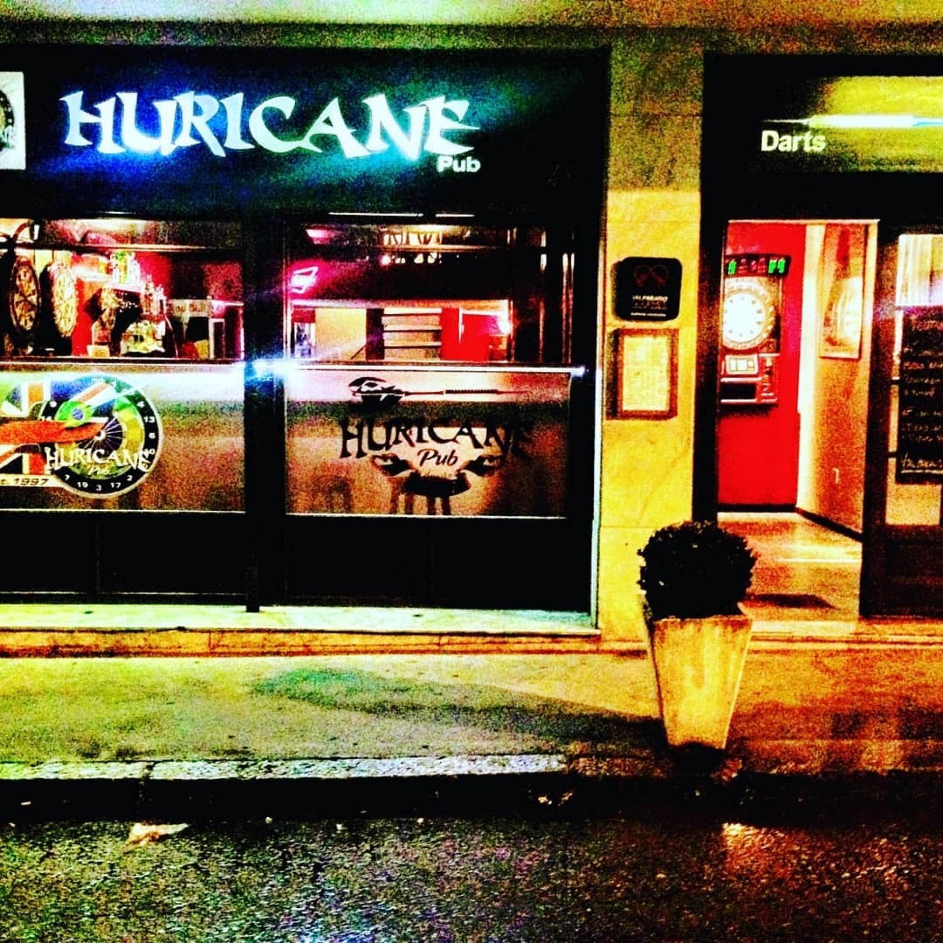 Um típico Pub Inglês com sete pistas para a prática de dardos eletrônicos - Reprodução/Paulo Frei