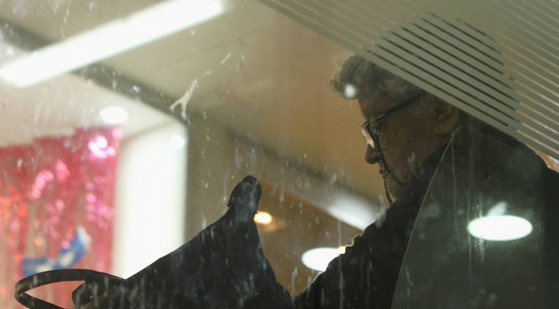 Pessoas que moram na rodoviária do Rio.   