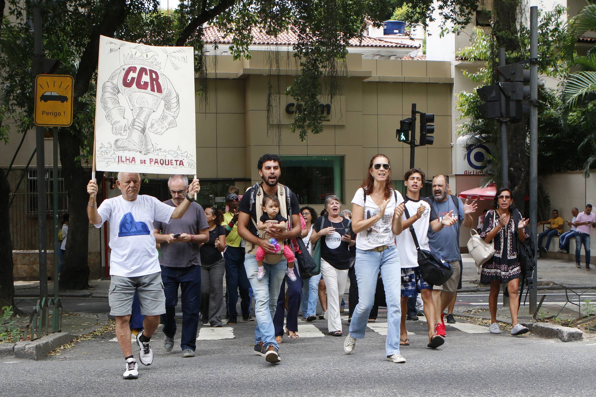 Rio de Janeiro - RJ  - 21/01/2020 - Manifesta&ccedil;&atilde;o de moradores e usu&aacute;rios das Barcas contra a mudan&ccedil;a na grade de funcionamento. O grupo se reuniu em frente ao Pal&aacute;cio Guanabara, em Laranjeiras, zona sul do Rio, pedindo uma reuni&atilde;o com o governador Wilson Witzel - Foto Reginaldo Pimenta / Ag&ecirc;ncia O Dia