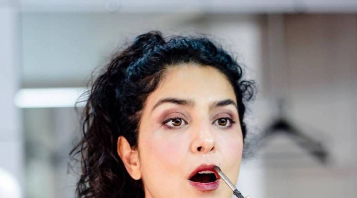 Let&iacute;cia se arruma para pe&ccedil;a