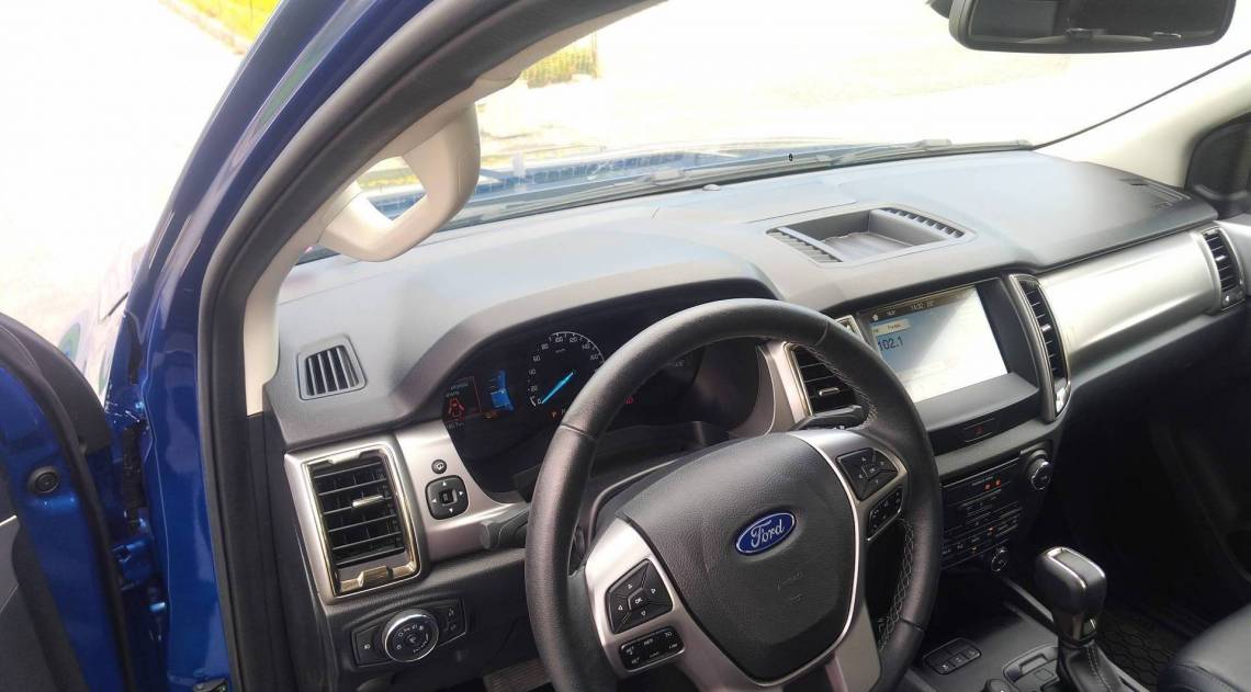 A Ranger XLT conta com central multimídia de 8