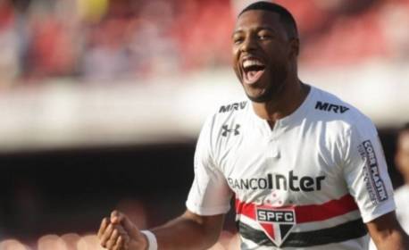 Jogador ex-Seleção investe em criptomoedas e leva golpe de R$ 45 milhões