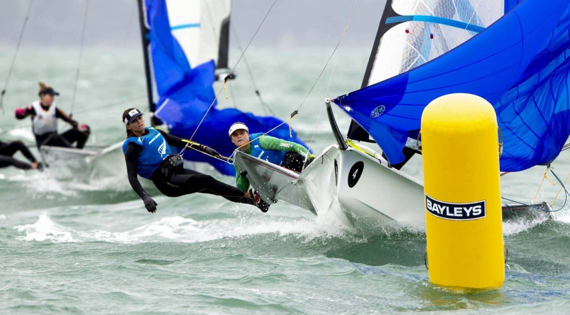 As campeãs olímpicas da vela Martine Grael e Kahena Kunze. 49er, 49erFX, Nacra 17 World Championships, Auckland 2019 © Pedro Martinez / Sailing Energy 08 December, 2019.