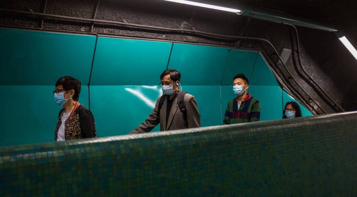 População de Hong Kong se protege da disseminação do vírus