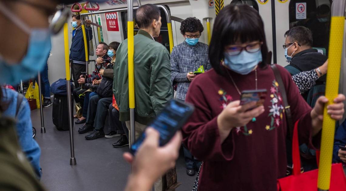 População de Hong Kong se protege da disseminação do vírus