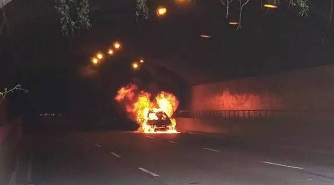O carro pegou foto no Túnel Roberto Silveira, sentido São Francisco  - Plantão Enfoco / Divulgação