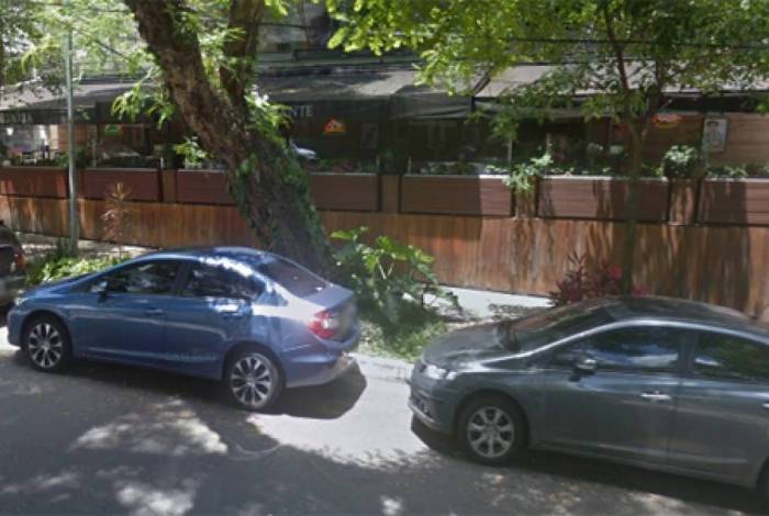 Homem é assassinado a tiros em frente a padaria