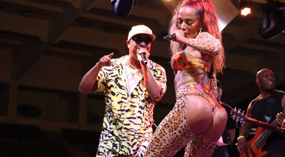 Anitta no ensaio de seu bloco de Carnaval