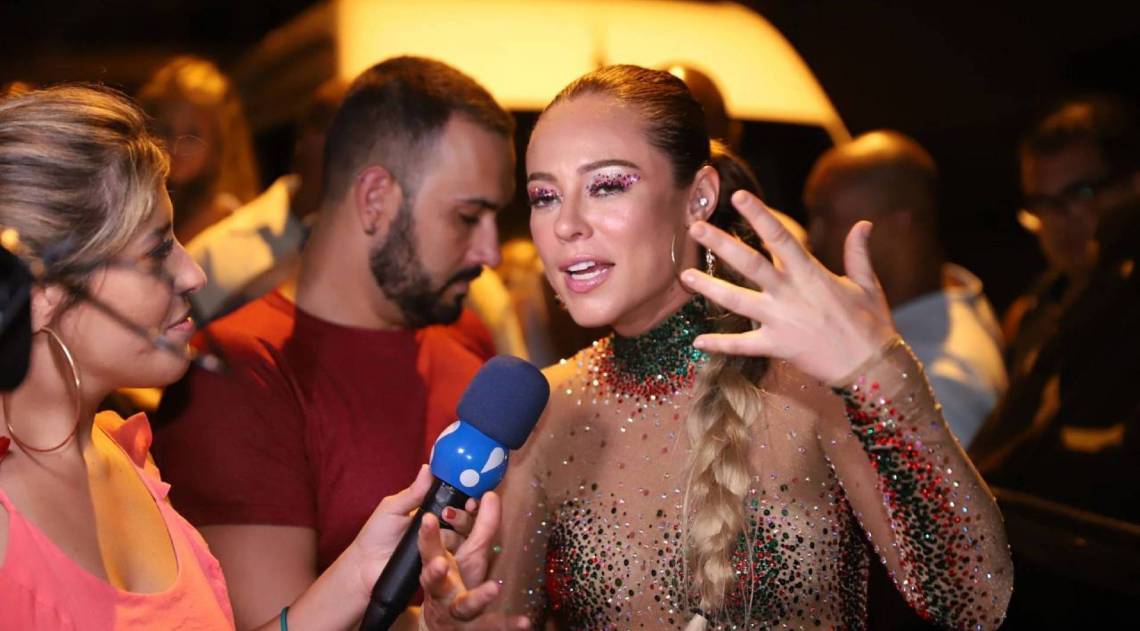 Paolla Oliveira no ensaio da Grande Rio