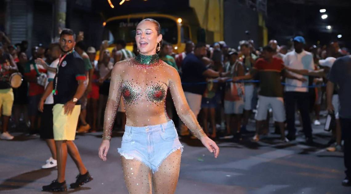 Paolla Oliveira no ensaio da Grande Rio