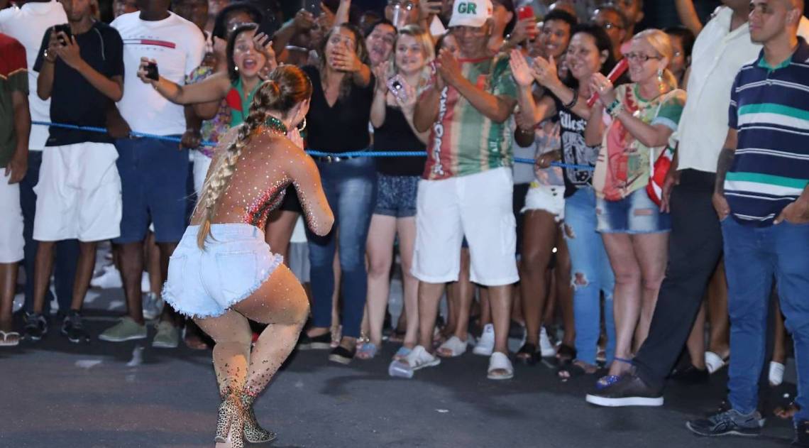 Paolla Oliveira no ensaio da Grande Rio
