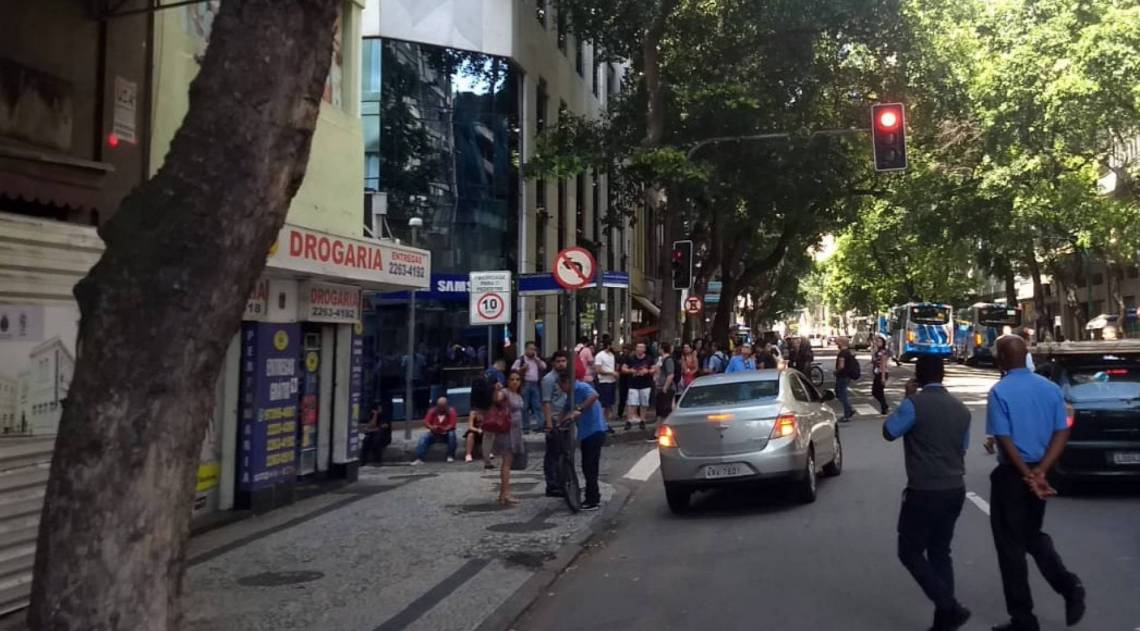 Prédio é evacuado no Centro do Rio 