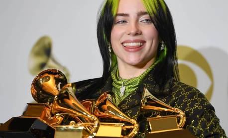 Vídeo: Billie Eilish faz 'pocket show' no México após tempestade cancelar apresentação