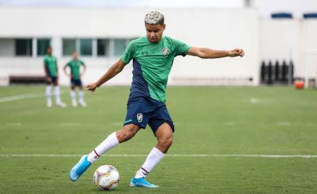 Em meio a briga judicial, Miguel se reapresenta ao Fluminense, mas é impedido de treinar 