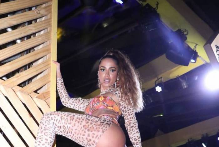 Anitta no ensaio de seu bloco de Carnaval - AgNews