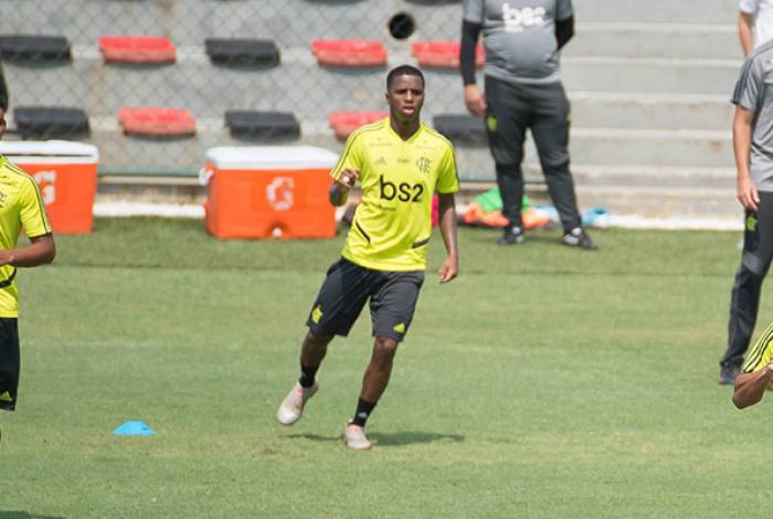 Ap&oacute;s oferta do futebol ucraniano, Bill n&atilde;o espera notifica&ccedil;&atilde;o do Flamengo, deixa CRB e irrita clube alagoano