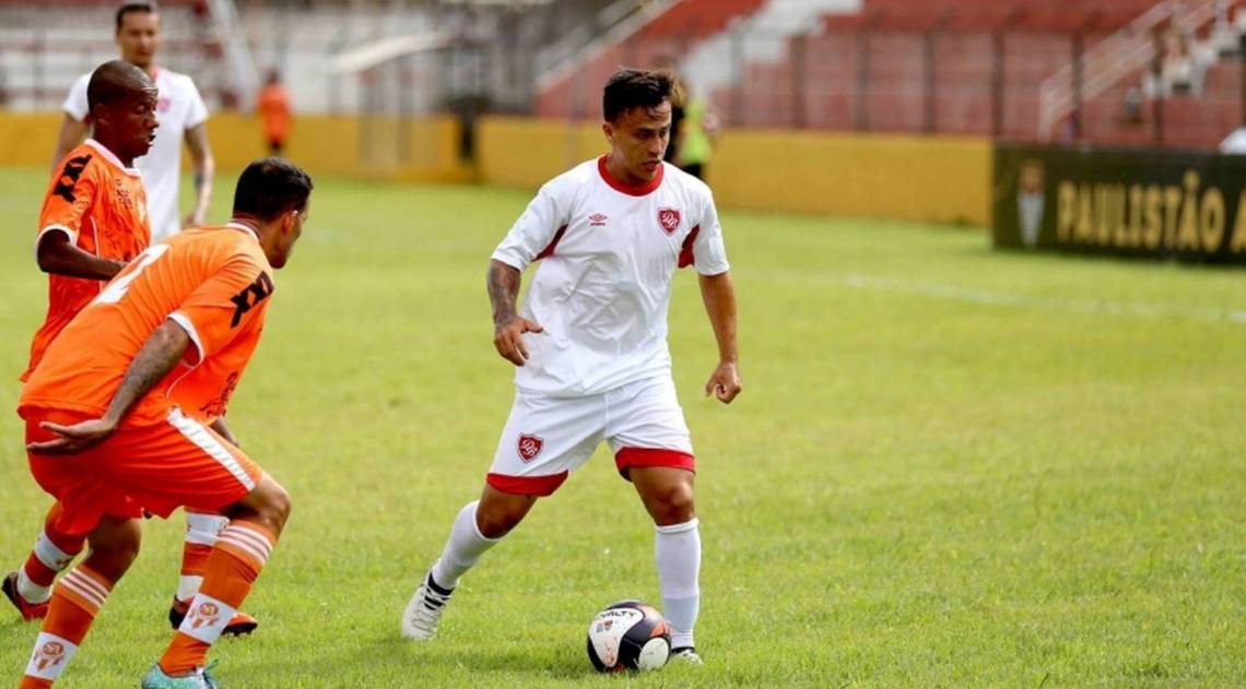 Vinicius Pivetta atuando pelo Desportivo Brasil - Divulgação/Desportivo Brasil