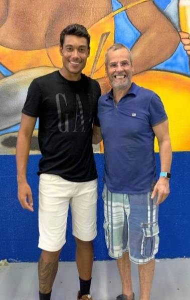 Tiago Simas e Carlinhos de Jesus - Divulgação 