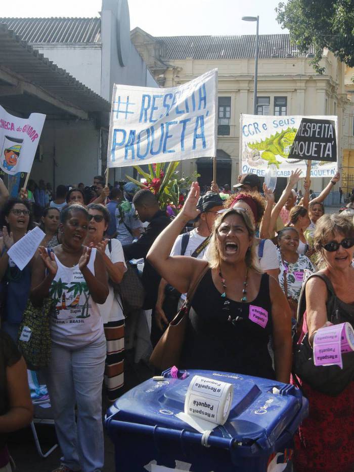 Moradores de Paquetá têm protestado contra mudanças da CCR