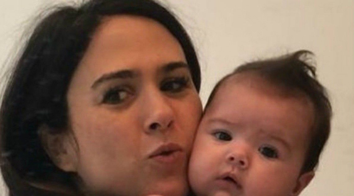 Tatá Werneck com a filha 