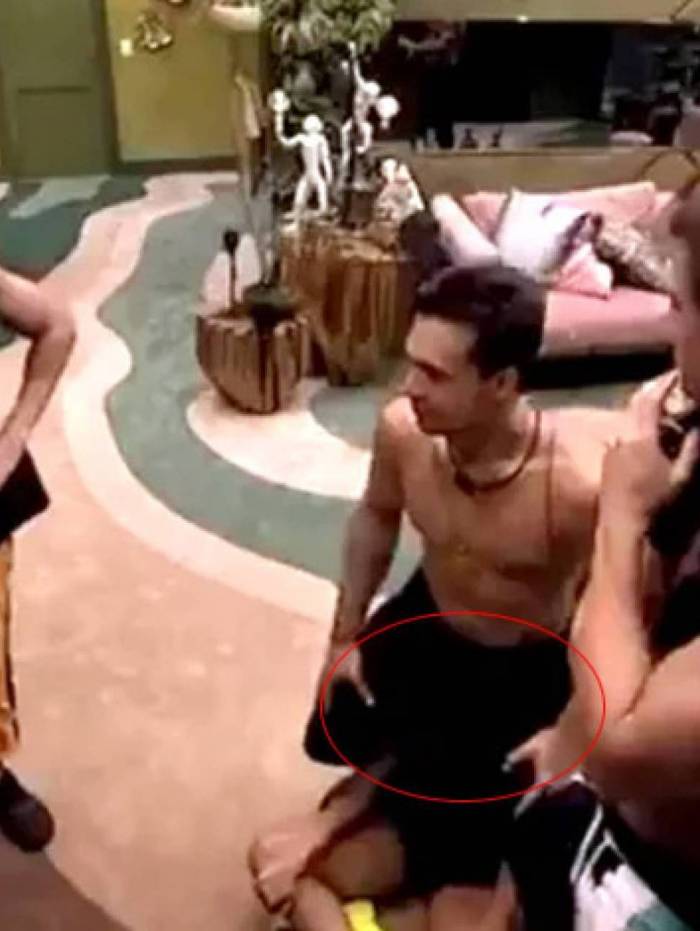 Petrix senta na cabe&ccedil;a de Flay