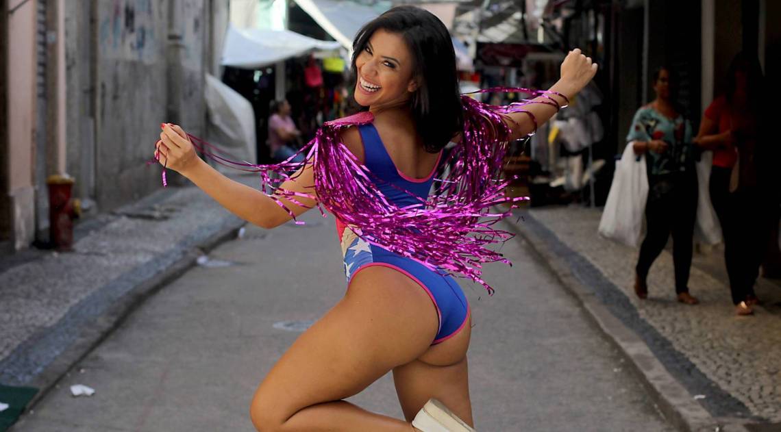 Rio de Janeiro 31/01/2019 - Ensaio tema de Carnaval com a modelo Juliana no SAARA. Foto: Luciano Belford/Agencia O Dia