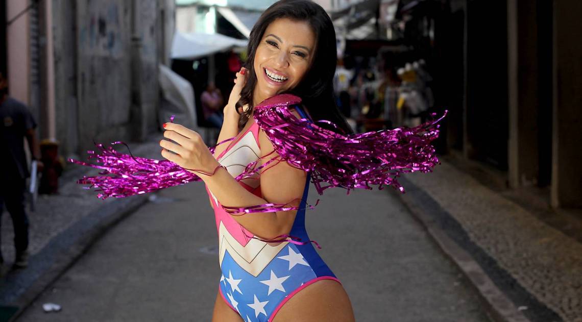 Rio de Janeiro 31/01/2019 - Ensaio tema de Carnaval com a modelo Juliana no SAARA. Foto: Luciano Belford/Agencia O Dia