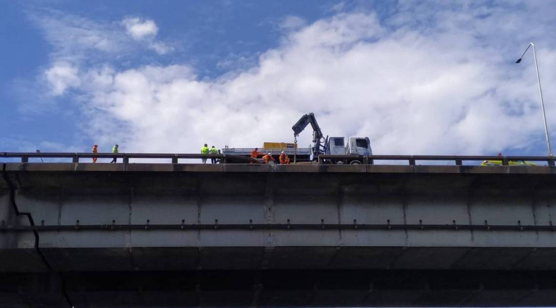 Guarda-corpo foi danificado  - Reprodução/Internet