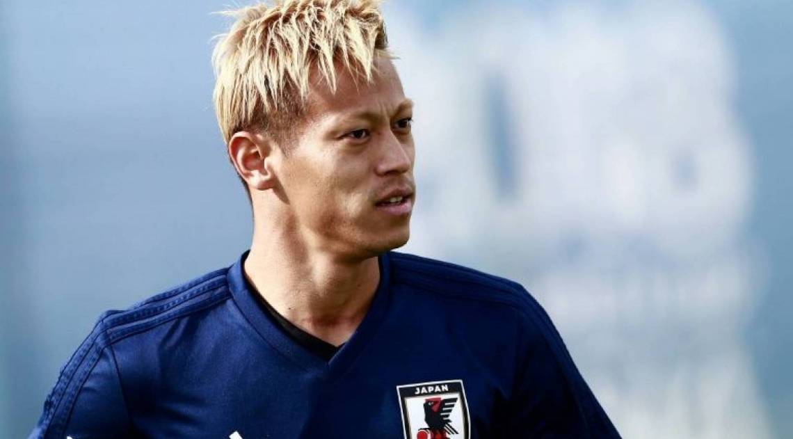 Honda é jogador da seleção japonesa e rescindiu com o Vitesse, da Holanda