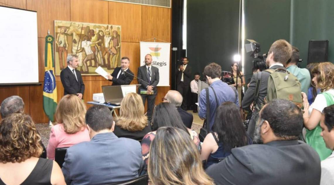 Categorias vão apresentar um segundo estudo nesta segunda-feira em reunião da Frente Parlamentar em Defesa do Serviço Público - Daniel Cardoso/ Divulgação Unacon